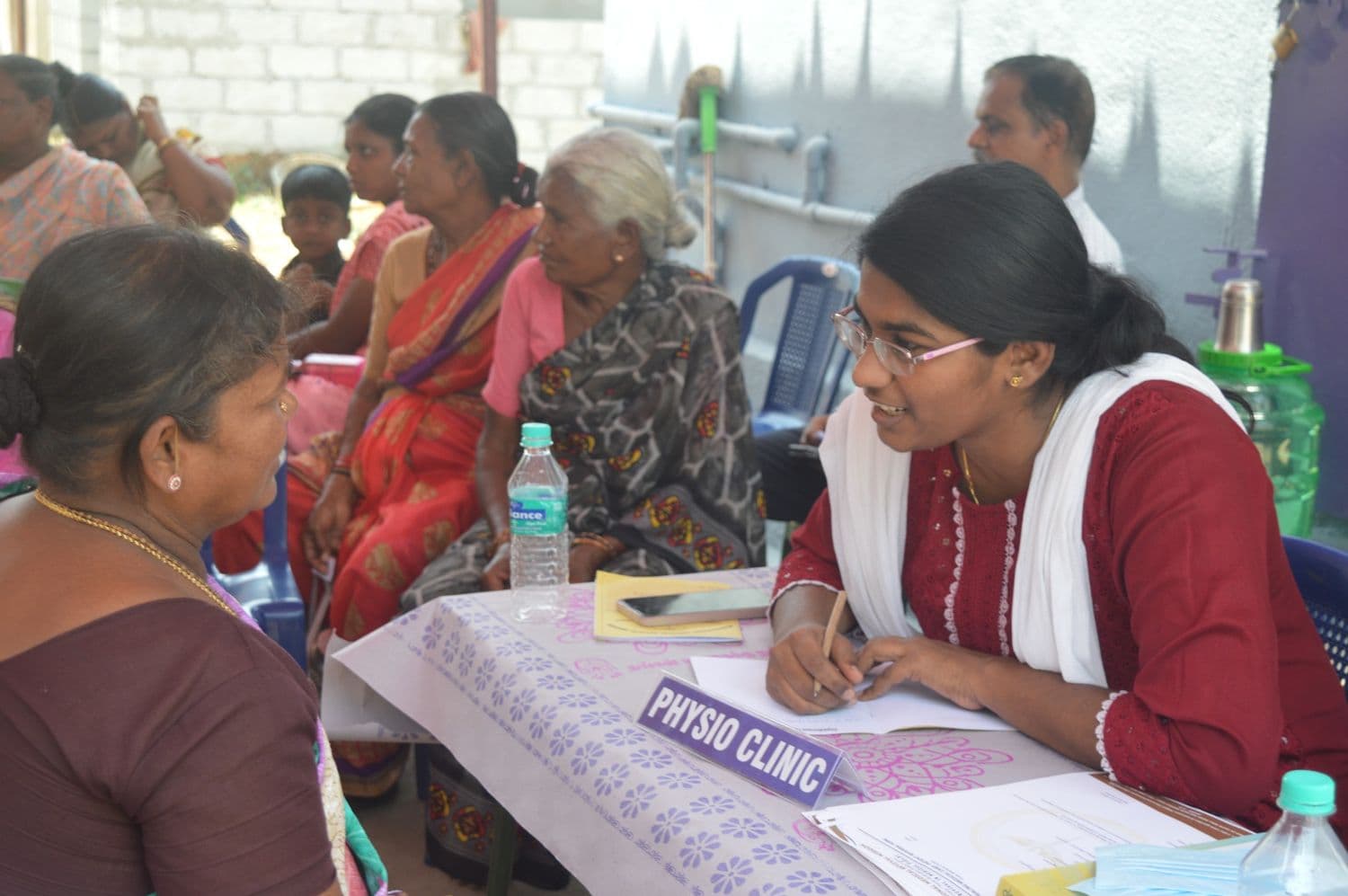 Volunteer doctor providing care